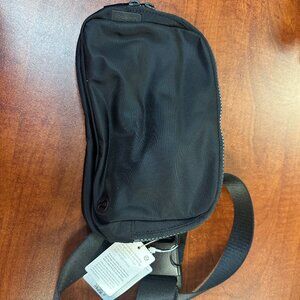 Lululemon Everywhere Belt Bag